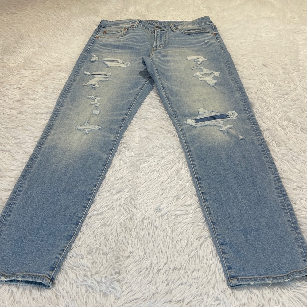 American Eagle ATHLETIC FIT Light Blue DISTRESSED Denim Jeans MENS SIZE 30/32